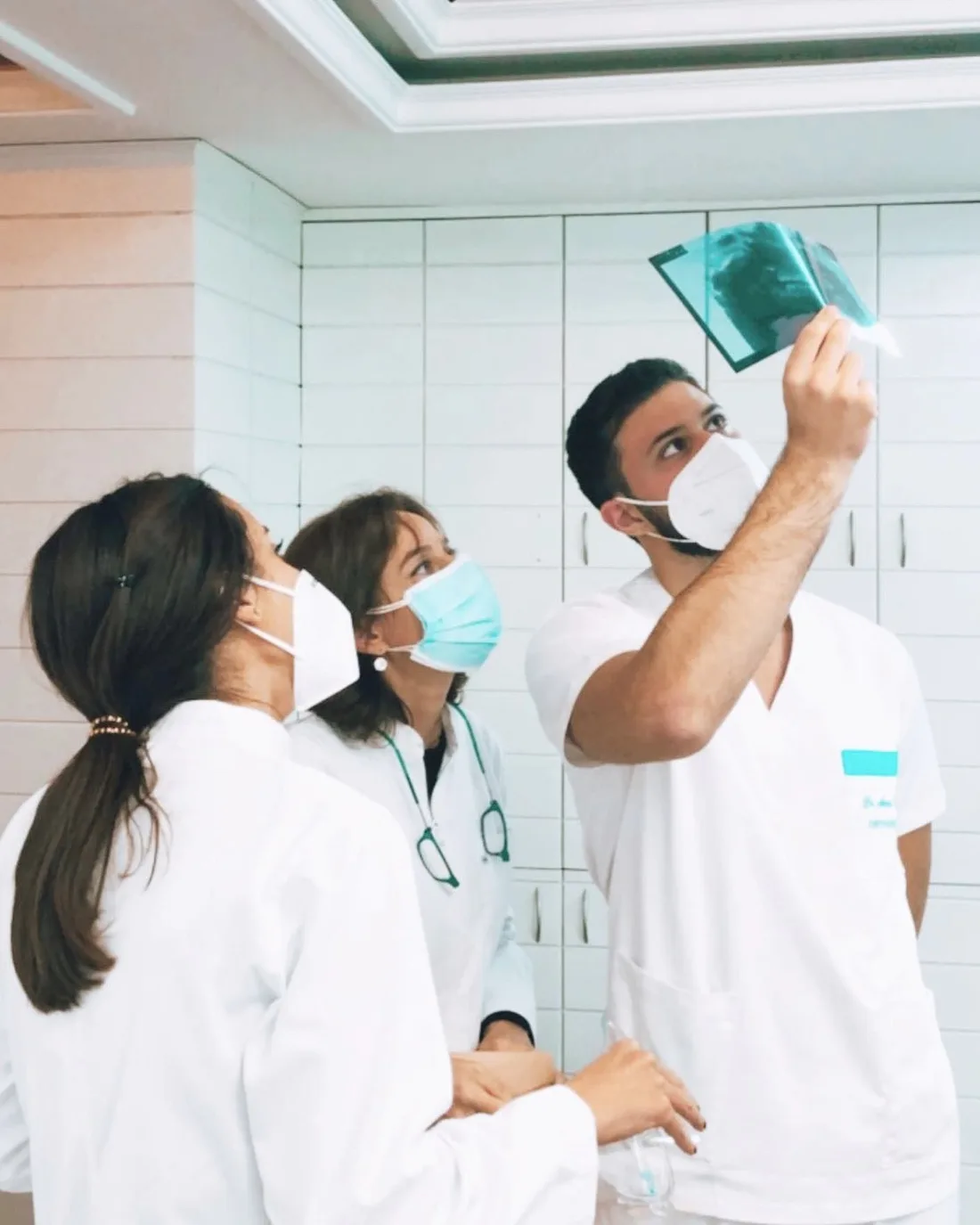 The Chaptini doctors reviewing an x-ray
